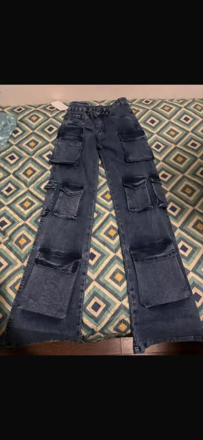 Jeans cargo azul con múltiples bolsillos - miniatura 1