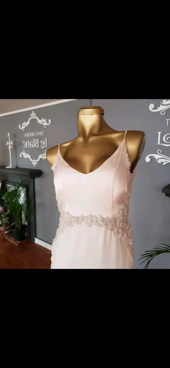 Vestido de novia blanco con encaje elegante - 1