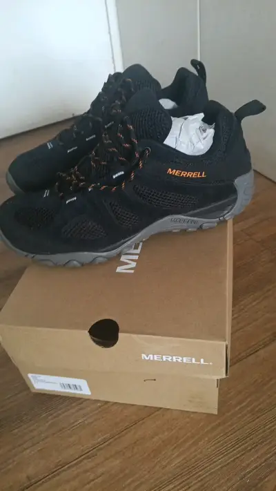 Zapatillas de trekking Merrell negras para hombre - miniatura 1
