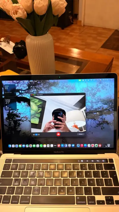 MacBook Pro M2 13.3 pulgadas en buen estado - miniatura 5