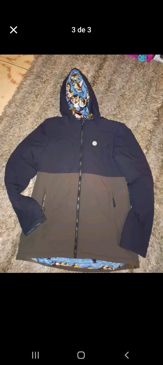 Chaqueta con capucha bicolor para mujer