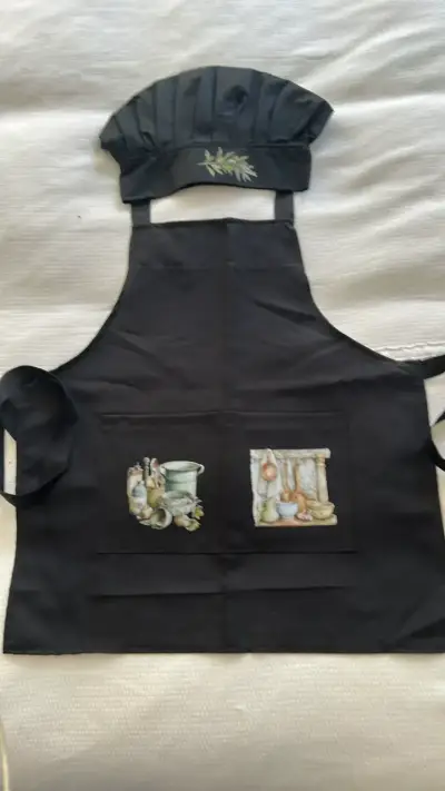 Delantal y gorro de chef negro con diseño - miniatura 1