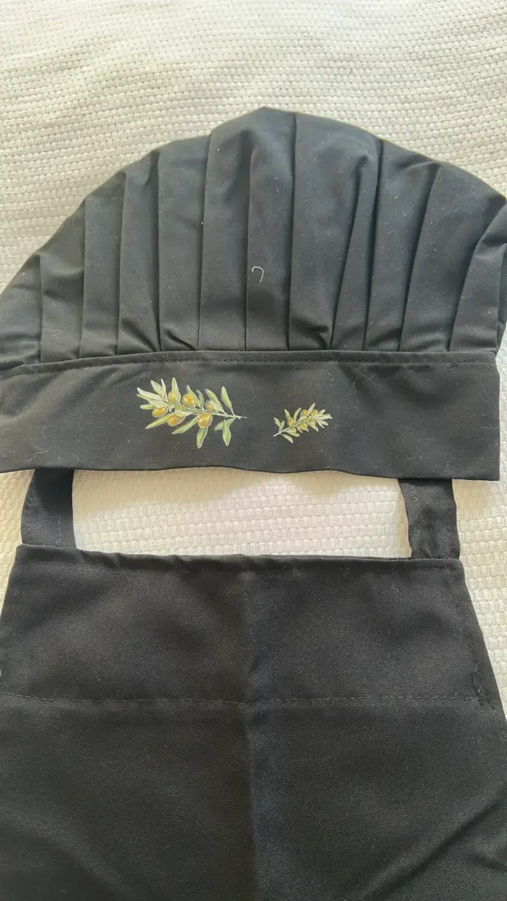 Delantal y gorro de chef negro con diseño floral - 2