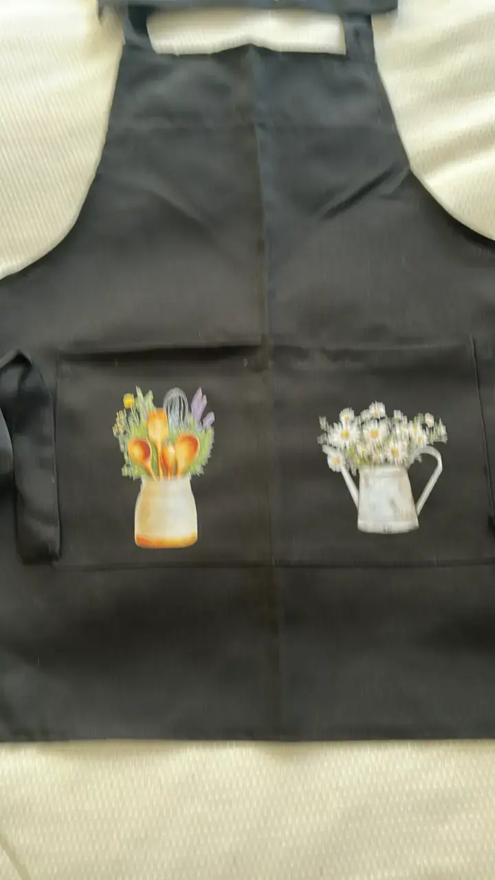 Delantal y gorro de chef negro con diseño floral - 3
