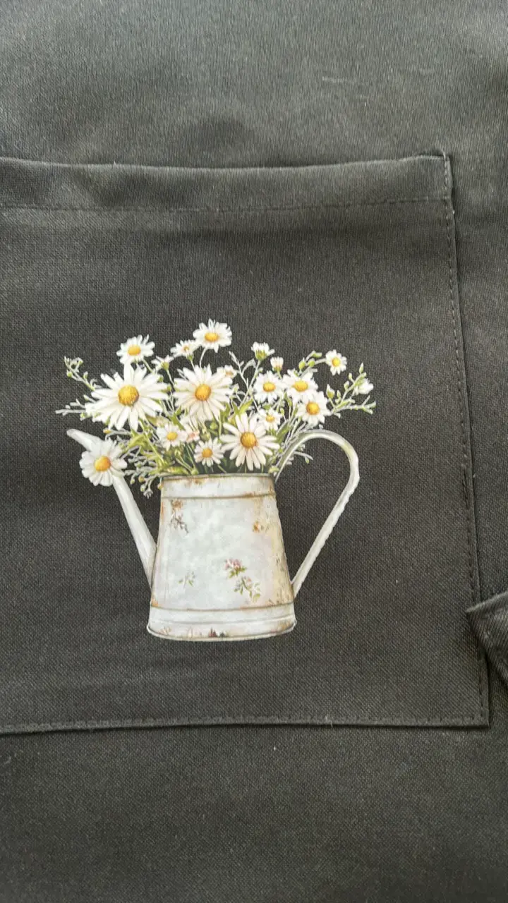 Delantal y gorro de chef negro con diseño floral - 5