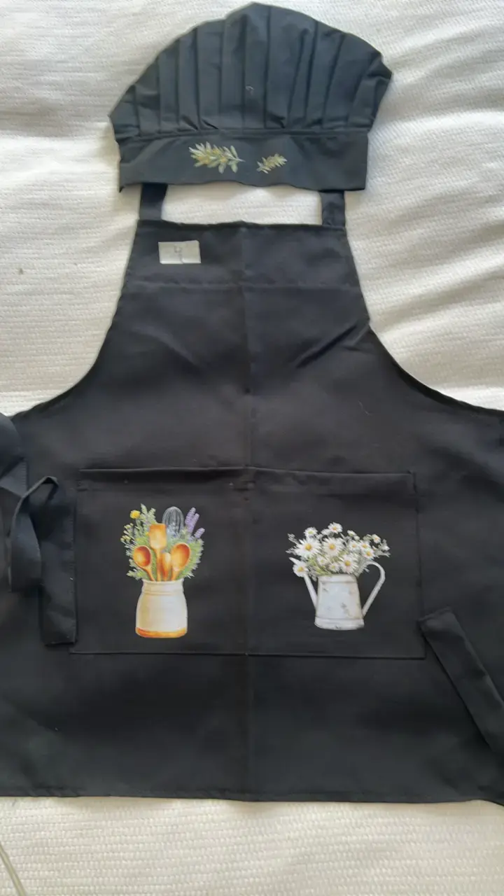 Delantal y gorro de chef negro con diseño floral - 6