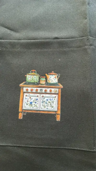 Delantal y gorro de chef negro con diseño bordado - miniatura 4