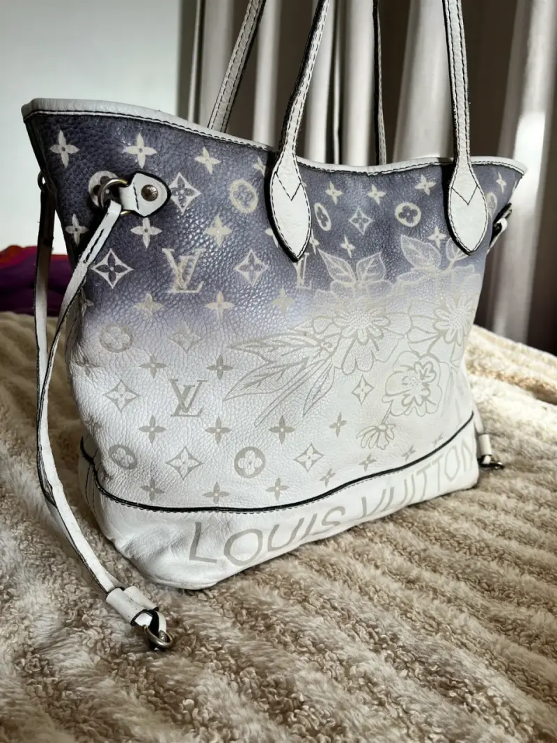 Bolso Louis Vuitton Monogram Blanco y Gris - 2