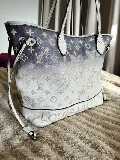 Bolso Louis Vuitton Monogram Blanco y Gris - miniatura 2