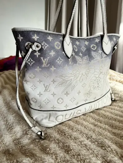 Bolso Louis Vuitton Monogram Blanco y Gris - miniatura 3