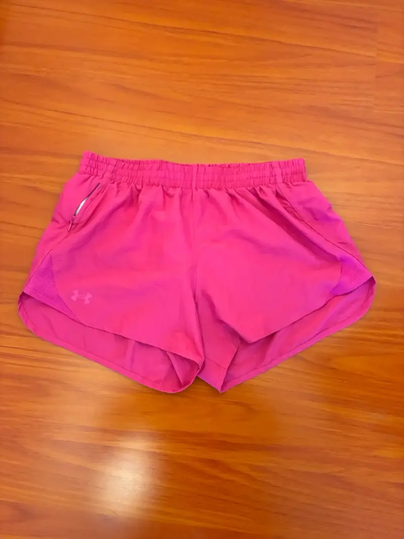 ♻️Shorts deportivos rosados Under Armour para mujer - 1