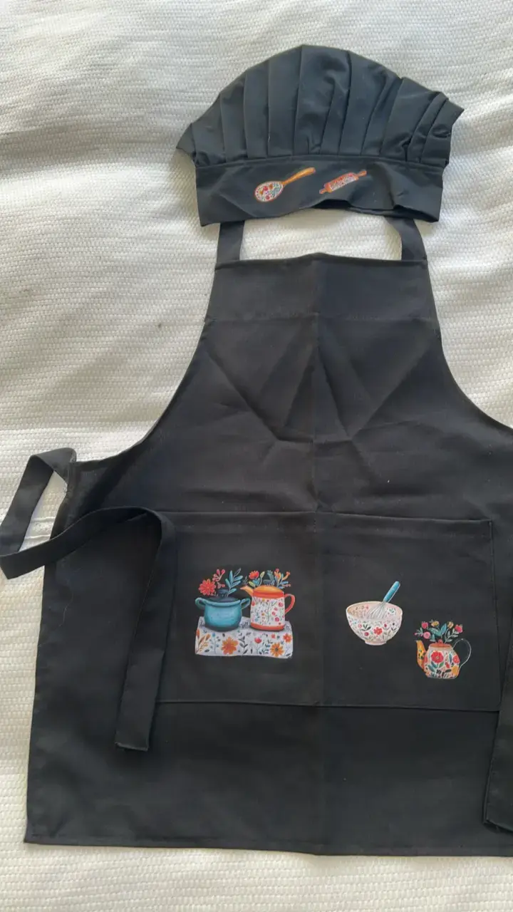 Set de delantal y gorro de cocina negro con estampado floral - 1