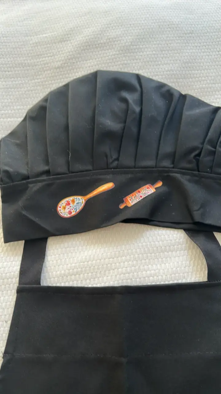Set de delantal y gorro de cocina negro con estampado floral - 2