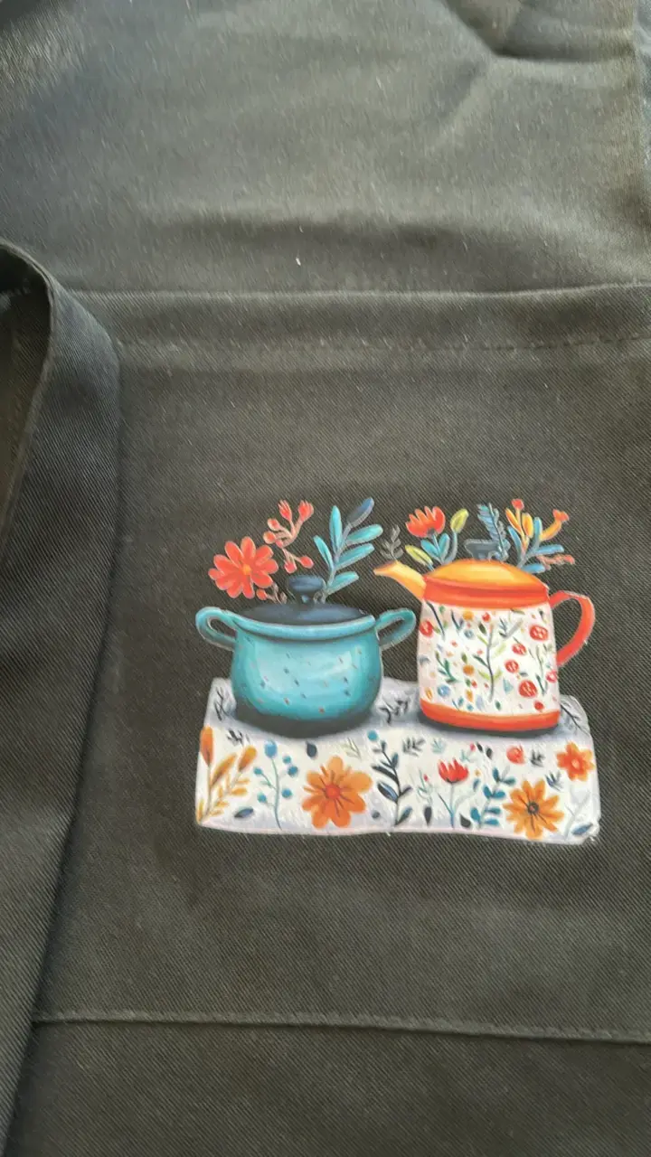 Set de delantal y gorro de cocina negro con estampado floral - 4