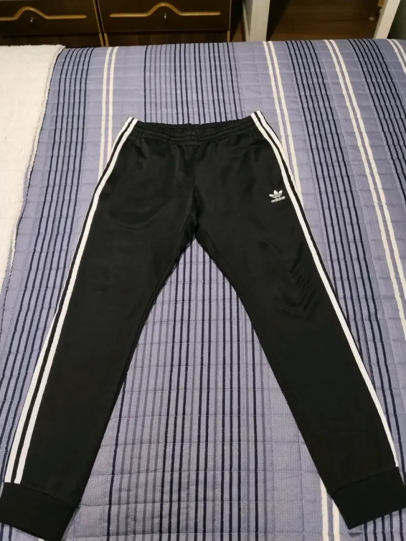 Pantalon deportivo negro Adidas con franjas - 1