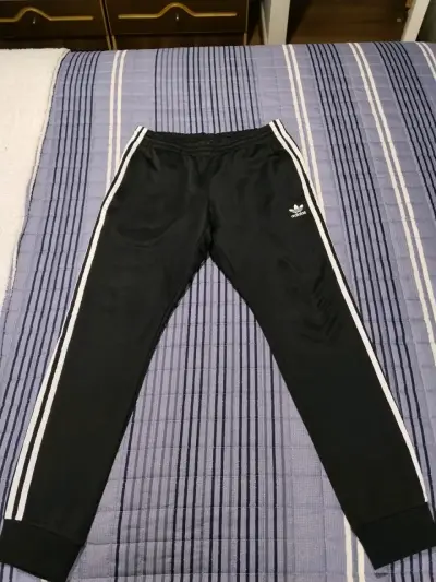 Pantalon deportivo negro Adidas con franjas - miniatura 1