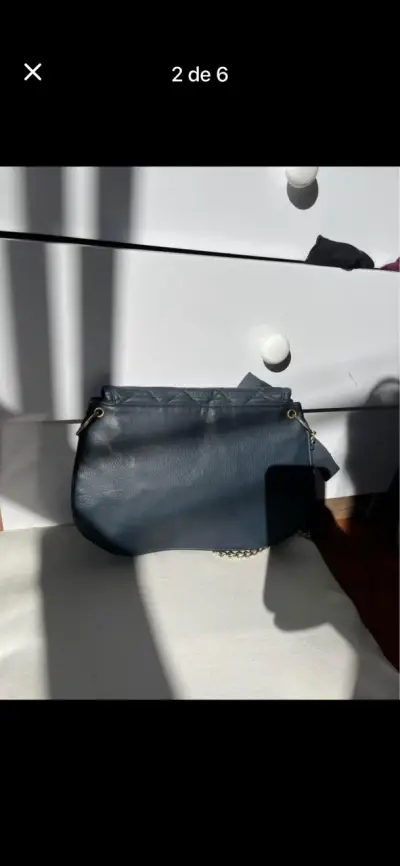 Cartera de cuero azul con cadena dorada - miniatura 2