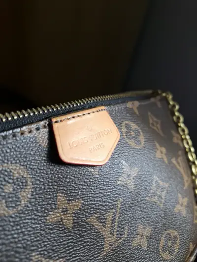 Cartera Louis Vuitton Monogram con Cadena Dorada - miniatura 2