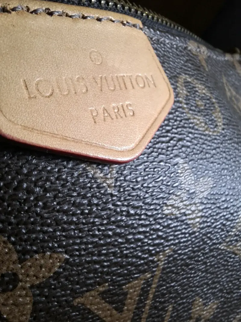 Cartera Louis Vuitton Monogram con Cadena Dorada - 5
