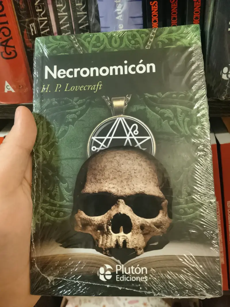 Colección de libros de H. P. Lovecraft - Plutón Ediciones - 3