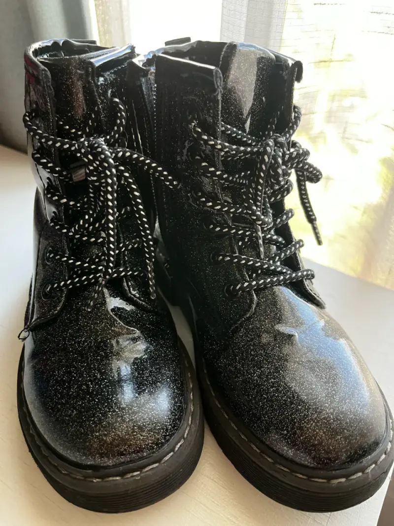 Botas negras brillantes niña - 2