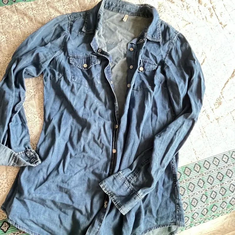 Camisa de mezclilla azul para mujer - 2