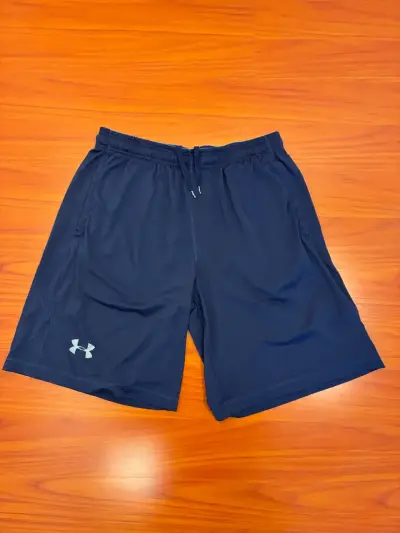 Shorts deportivos azul marino Under Armour talla L - miniatura 1