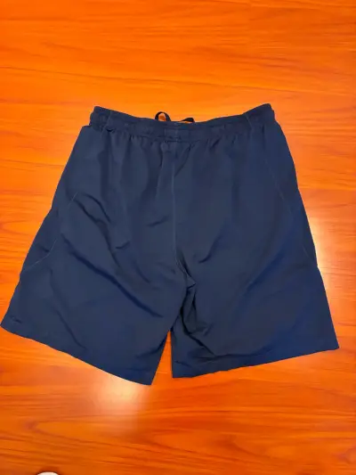 Shorts deportivos azul marino Under Armour talla L - miniatura 2