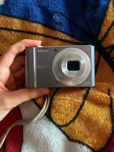 Cámara digital Sony con batería recargable - miniatura 4