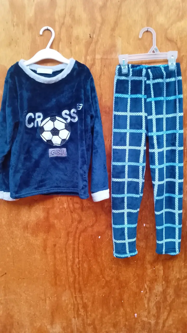 Pijama de niño con diseño de fútbol