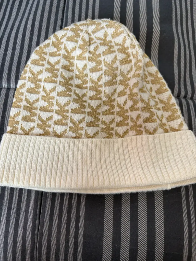 Gorro de lana Michael Kors beige y dorado - 1