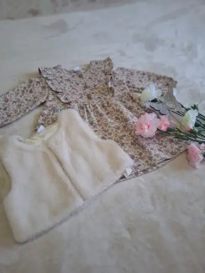 Vestido de bebé con chaleco sin mangas - miniatura 3