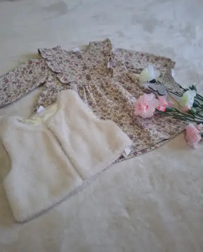 Vestido de bebé con chaleco sin mangas - miniatura 4