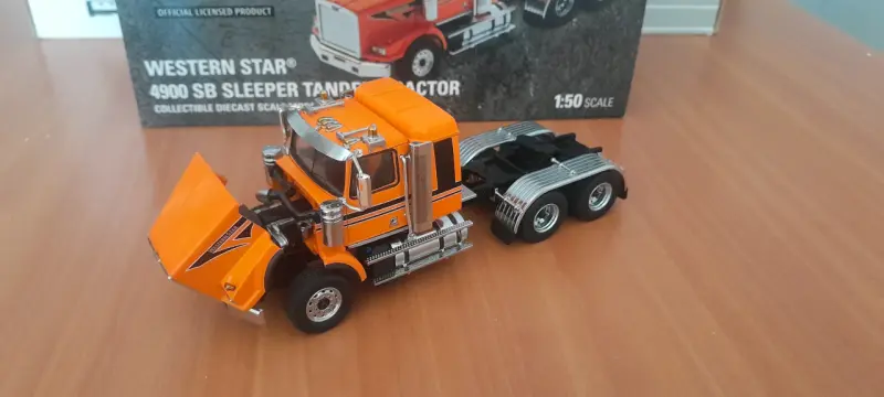 Camión a escala Western Star 4900 SB naranja - 2