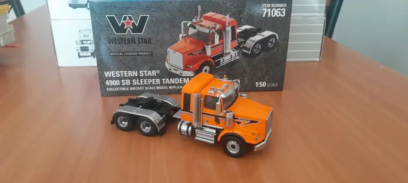 Camión a escala Western Star 4900 SB naranja - 3