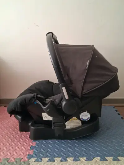 Silla de Auto Bebé Bebesit Negra - miniatura 1