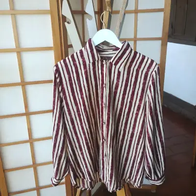 Blusa a rayas burdeos y blancas para mujer - miniatura 1