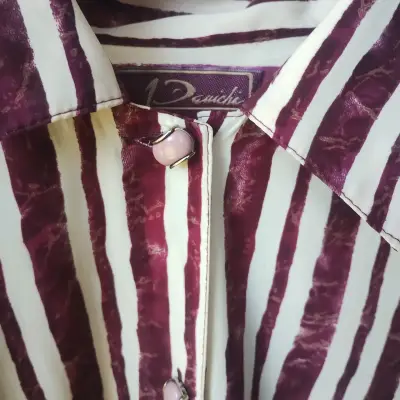 Blusa a rayas burdeos y blancas para mujer - miniatura 2