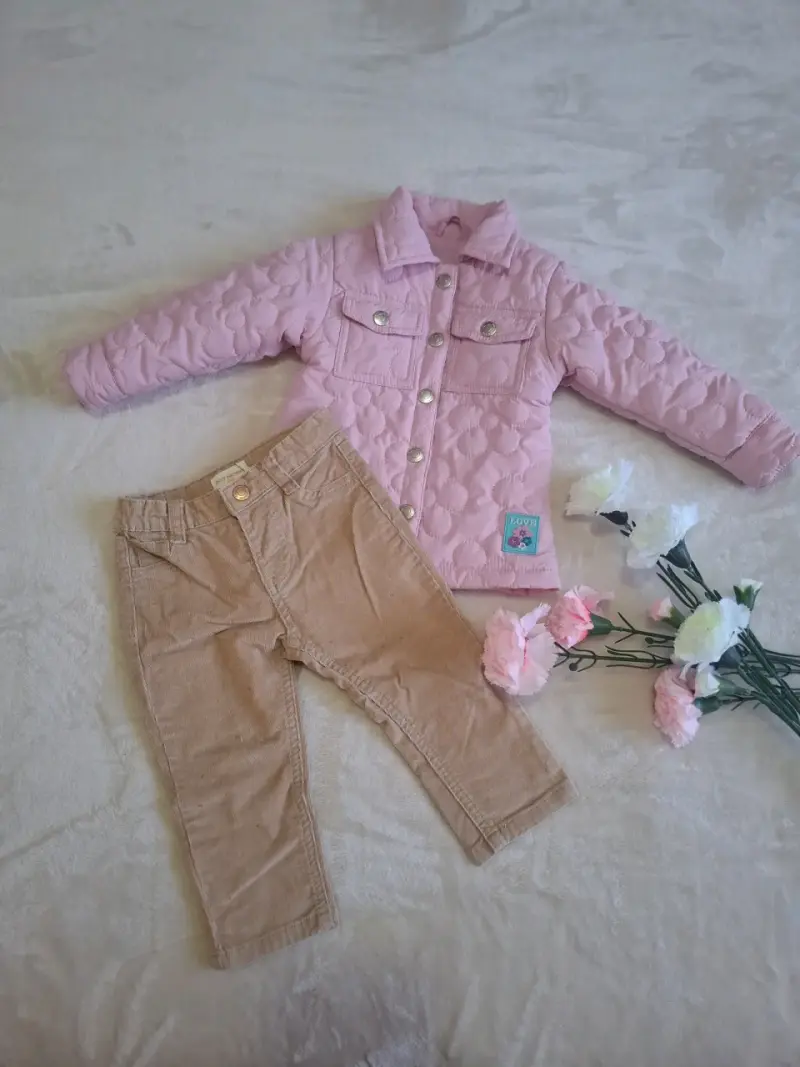 Conjunto de niña chaqueta rosada y pantalón beige - 3