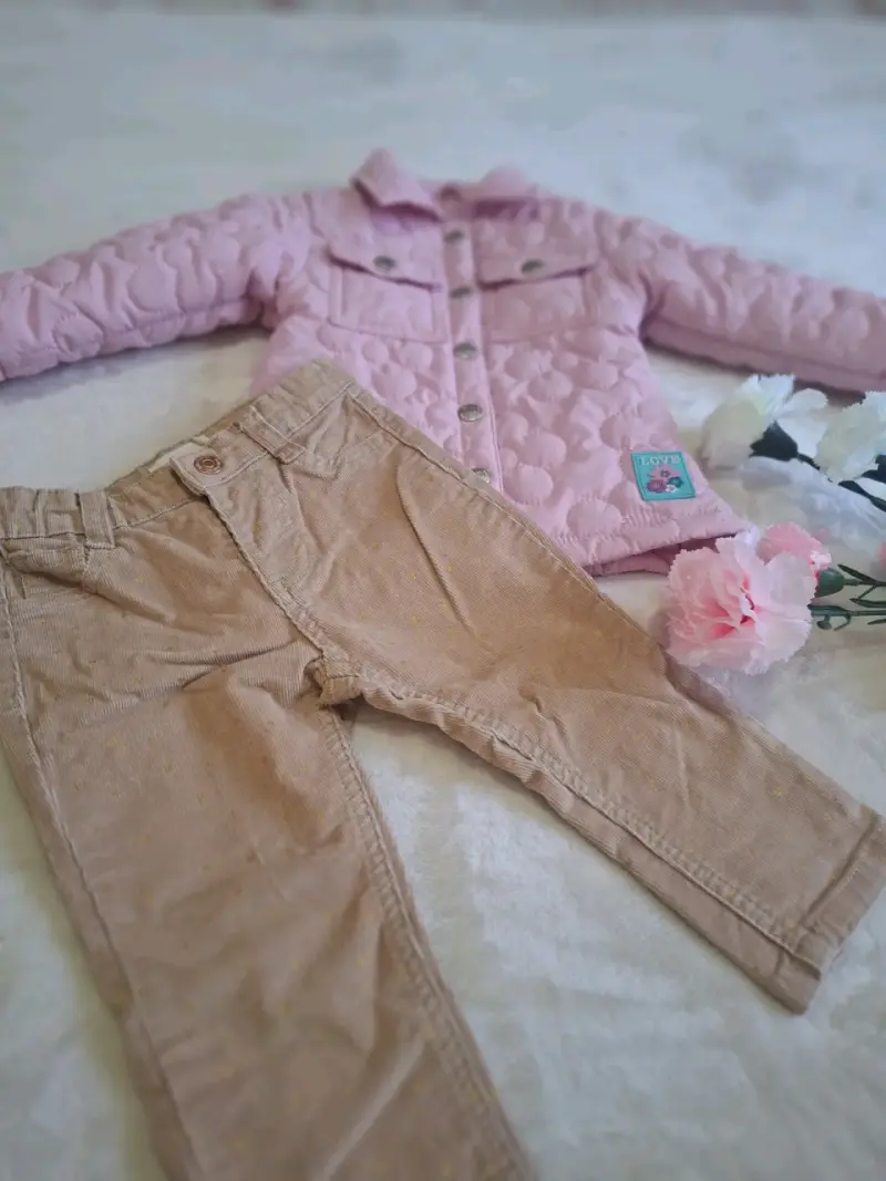 Conjunto de niña chaqueta rosada y pantalón beige - 4