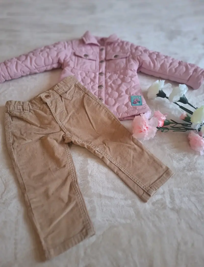 Conjunto de niña chaqueta rosada y pantalón beige - 5