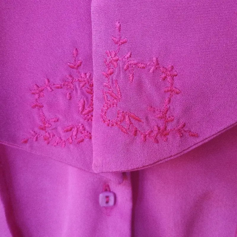Blusa fucsia con bordado Leslie Fay - 2