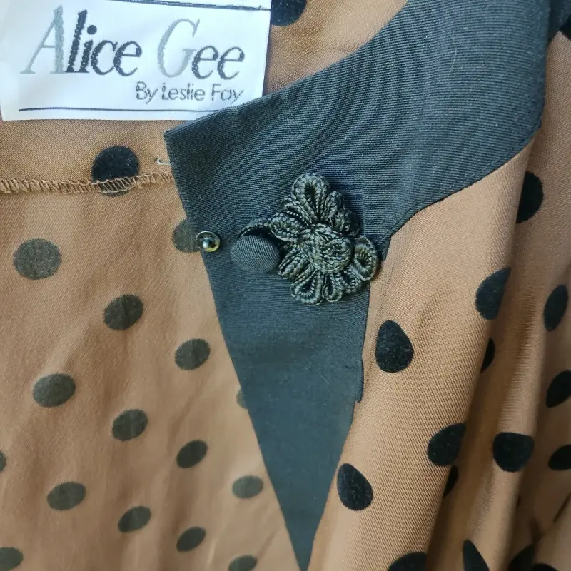 Chaqueta de mujer con lunares marrón y negro - 5
