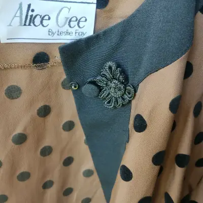 Chaqueta de mujer con lunares marrón y negro - miniatura 5