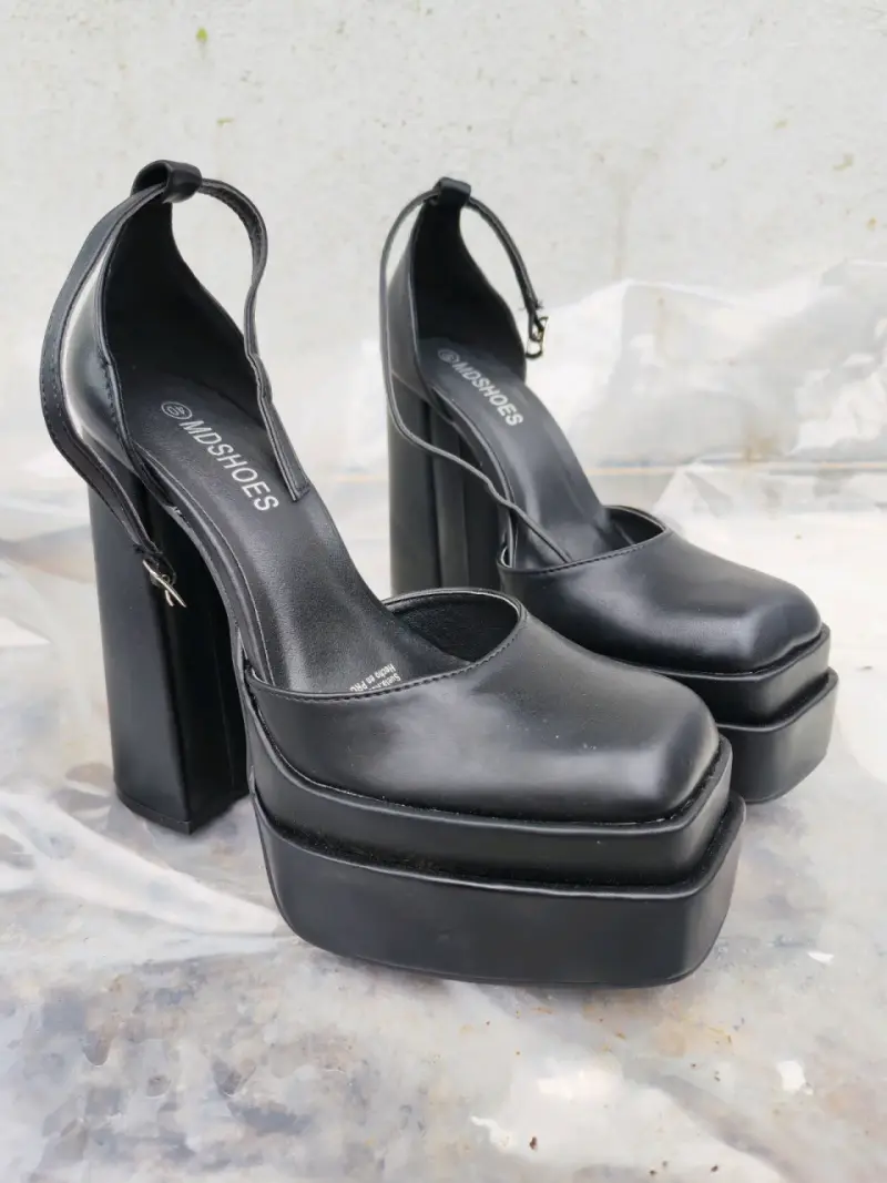 Zapatos de tacón alto negros con plataforma - 3