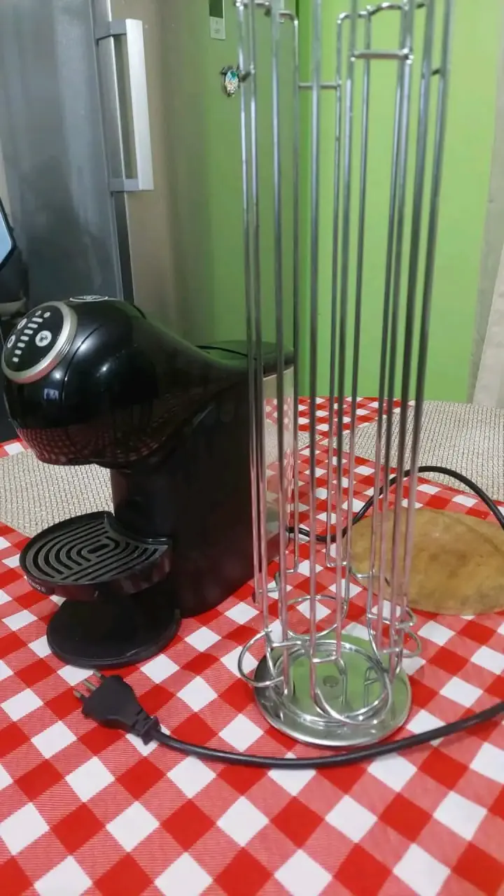 Cafetera Dolce Gusto Genio S Negra con Porta Cápsulas - 3