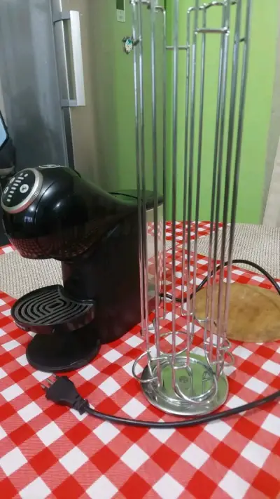 Cafetera Dolce Gusto Genio S Negra con Porta Cápsulas - miniatura 3