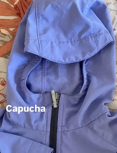 Chaqueta impermeable Columbia morada con capucha - miniatura 4