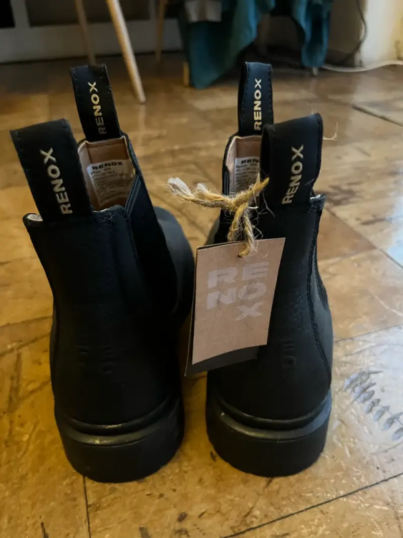 Botines de cuero negro Renox con suela antideslizante - 1