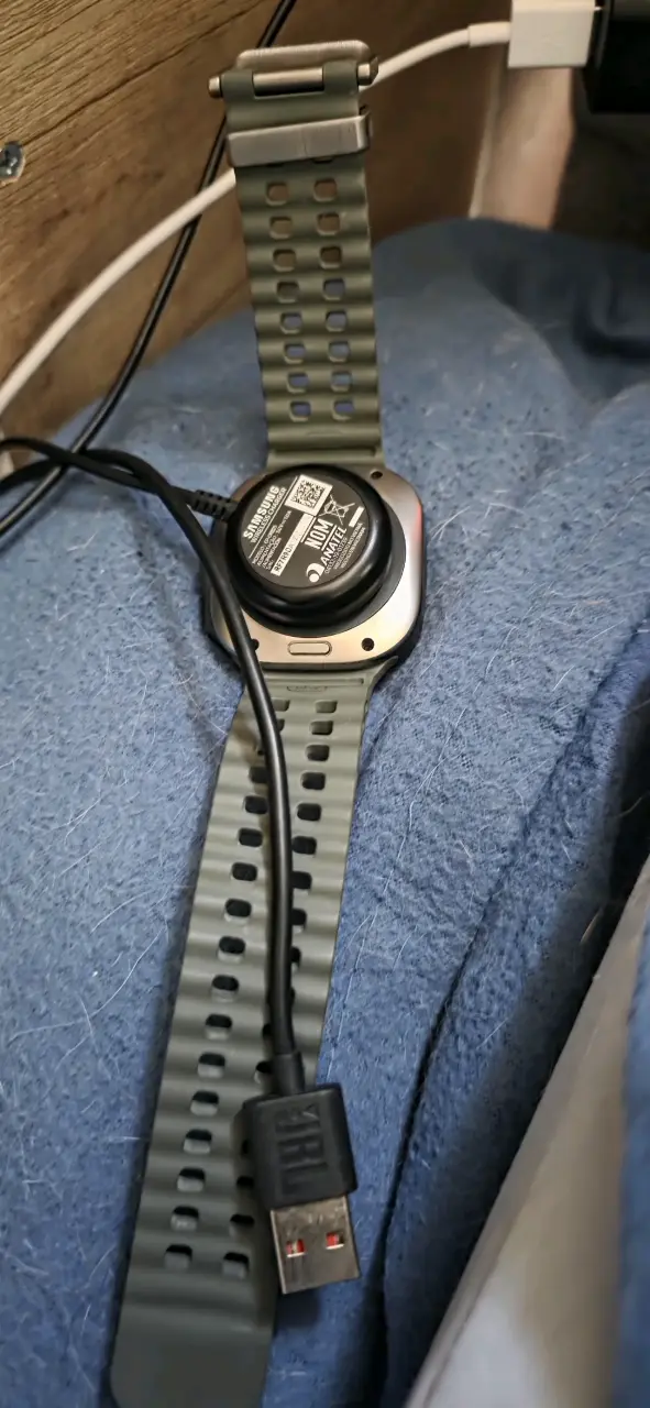 Smartwatch deportivo con correa verde - 3